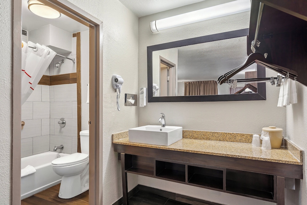 Red Roof Inn Wilmington NC - photo 21