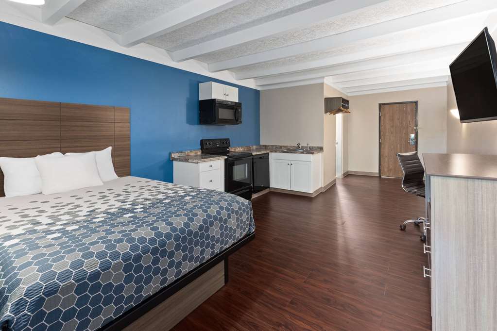 Baymont by Wyndham Bay City - photo 15