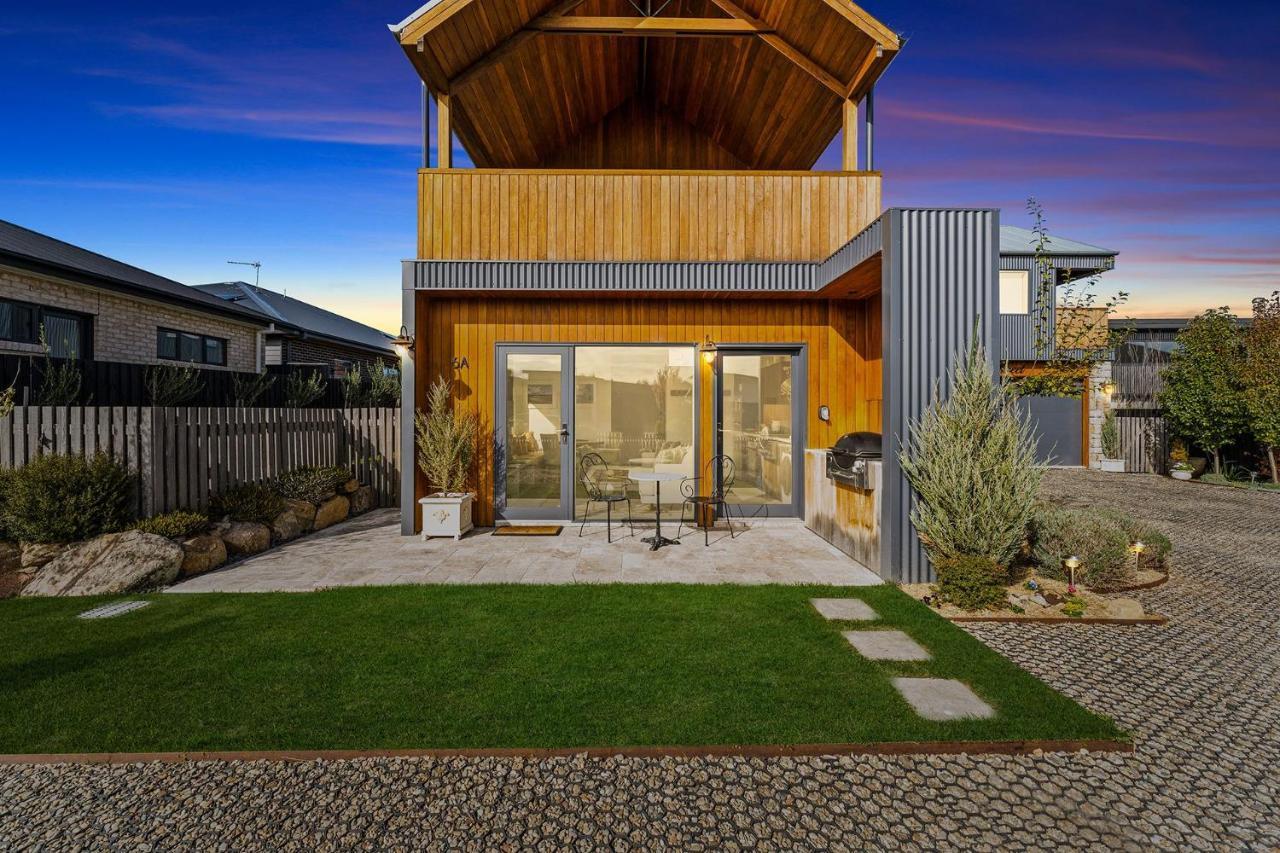 The Mountain House Luxury 4BR Home l WiFi l Netflix l BBQ l Nespresso Machine — 4-Star Luxury Hotel in Jindabyne, Australia