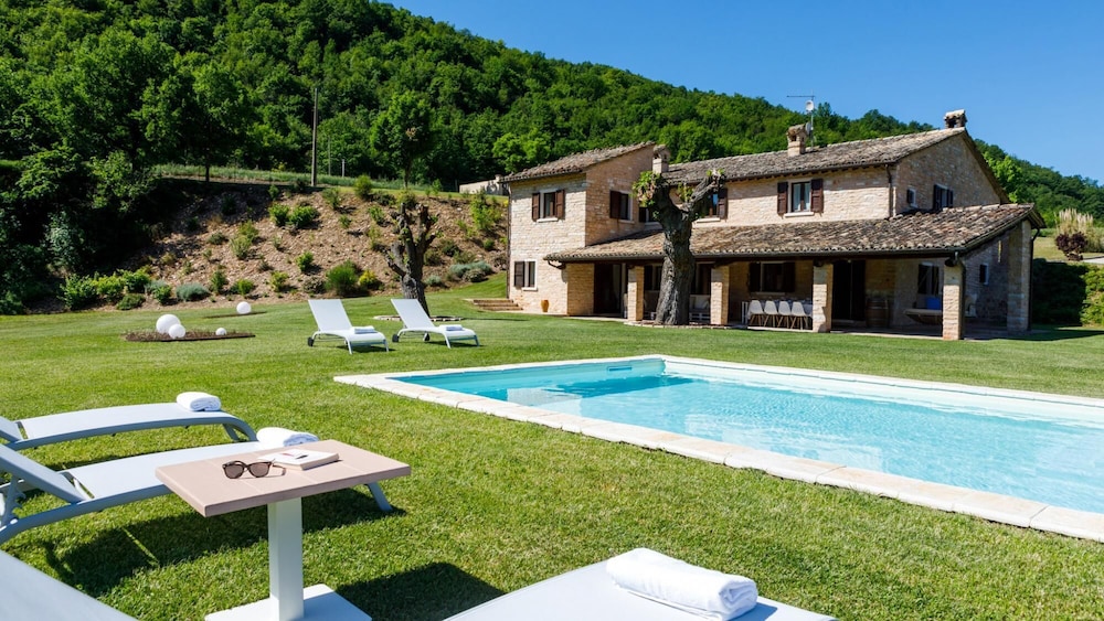 Villa Poderina 8 2 in Bellaria pole petriccio — 4-Star Luxury Hotel in Cagli, Italy