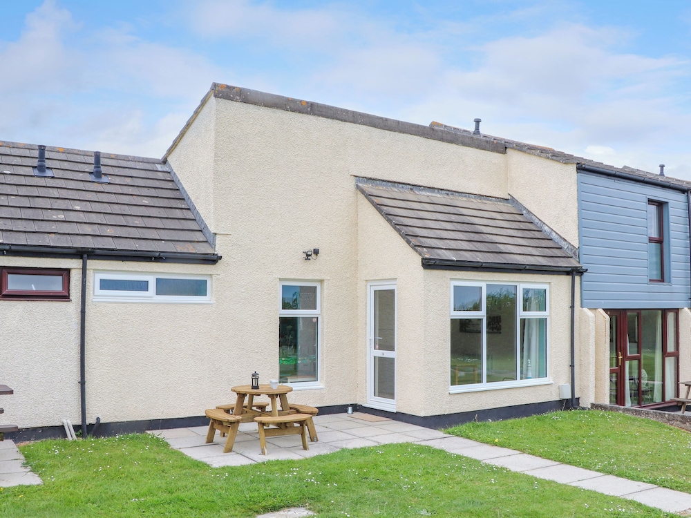 Skylarks in Unknown City, United Kingdom