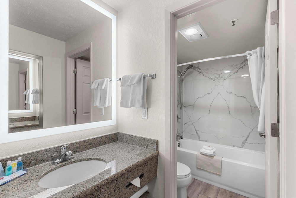 Clarion Pointe Wenatchee WA - photo 18