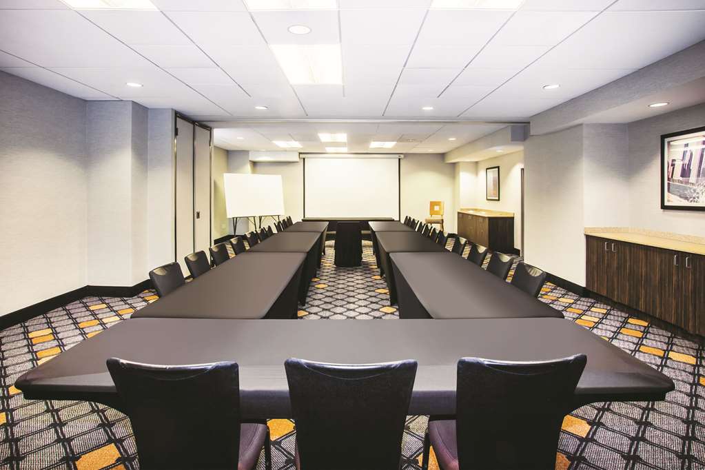 La Quinta Inn & Suites by Wyndham Chicago Downtown - photo 64
