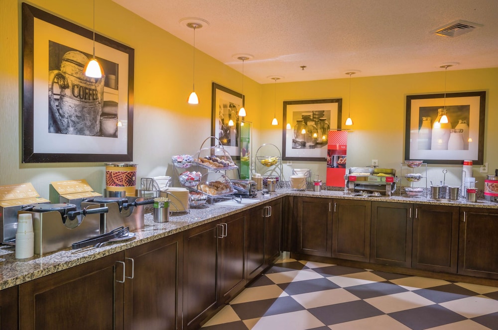 Hampton Inn Selinsgrove Shamokin Dam - photo 23