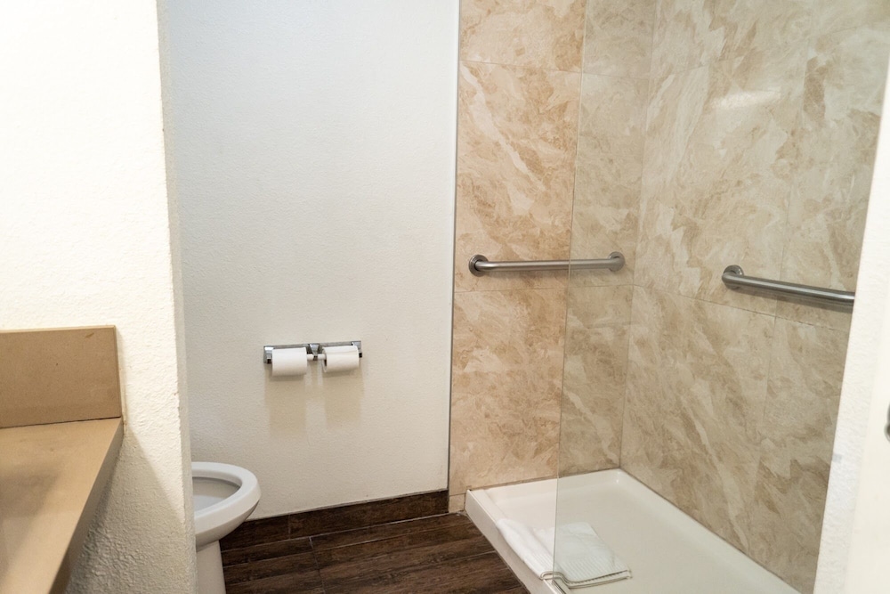 Maywood Inn - photo 27