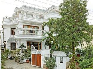 OYO Premium Arjun Marg