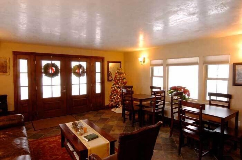 BackCountry Inn - photo 2