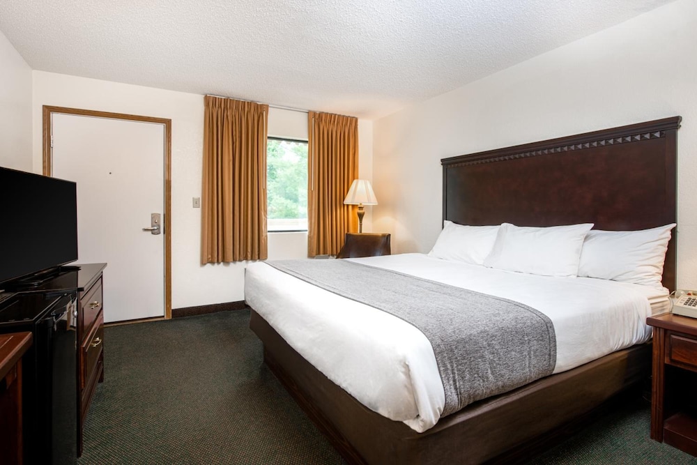 Brookwood Inn - photo 15