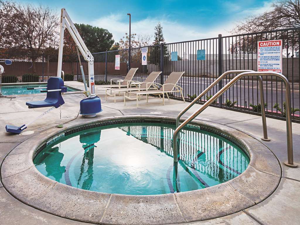 La Quinta Inn & Suites by Wyndham Fresno Northwest - photo 10