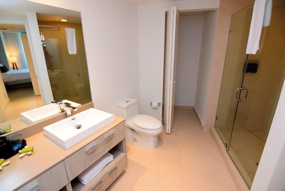 Best Ocean & Bay Views 2 Bed 2 Bath @ Hyde Resort - photo 31