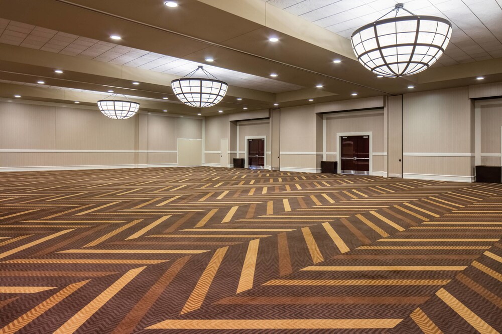 Sheraton Overland Park Hotel at the Convention Center - photo 26
