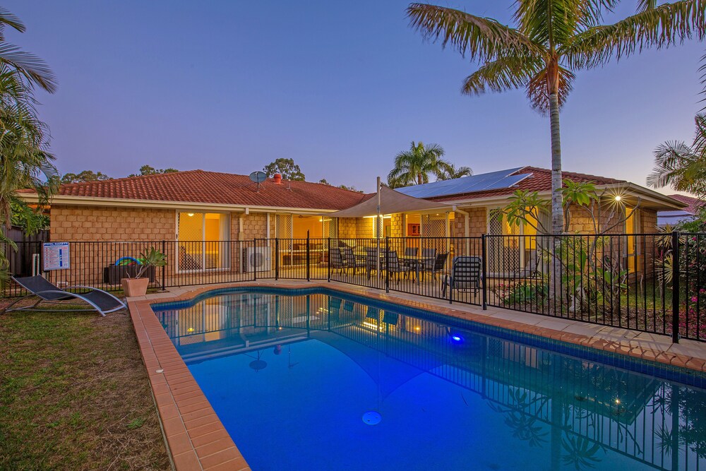 Anaheim Family Oasis — 4-Star Luxury Hotel in Upper Coomera, Australia