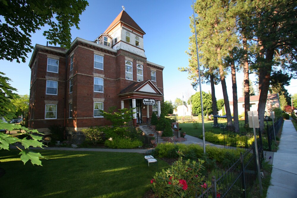 The Roosevelt Inn - carbon neutral hotel in Coeur D'alene