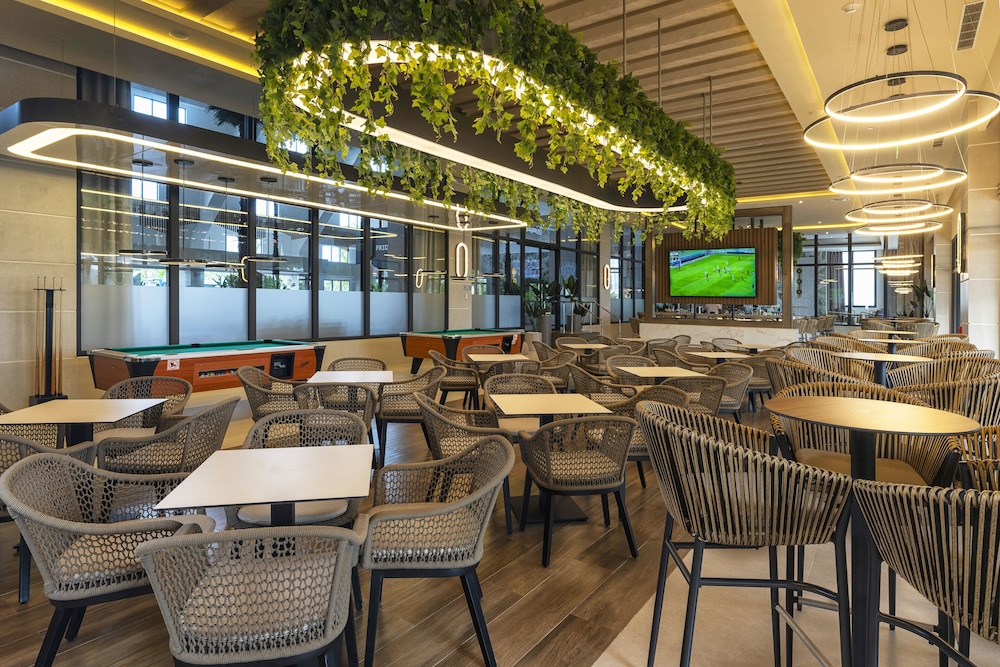 Sports bar