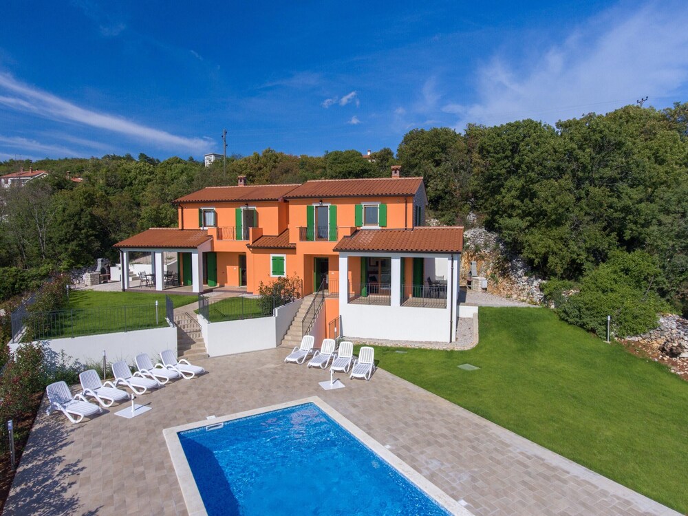 Charming Apartment in Ripenda Kras with Shared Pool — 4-Star Luxury Hotel in Labin, Croatia