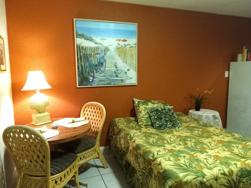 Swashbuckler Motel - photo 22
