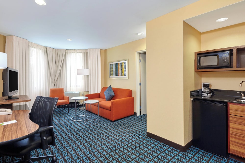 Fairfield Inn & Suites by Marriott Lombard - photo 13