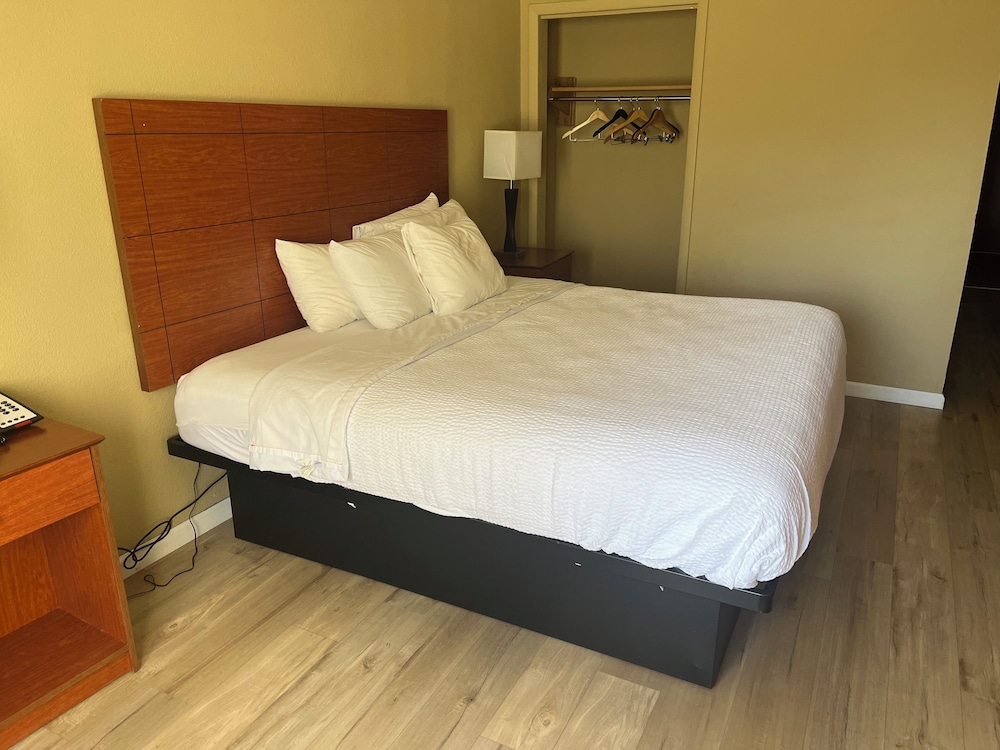 Days Inn By Wyndham Cedartown GA - photo 12