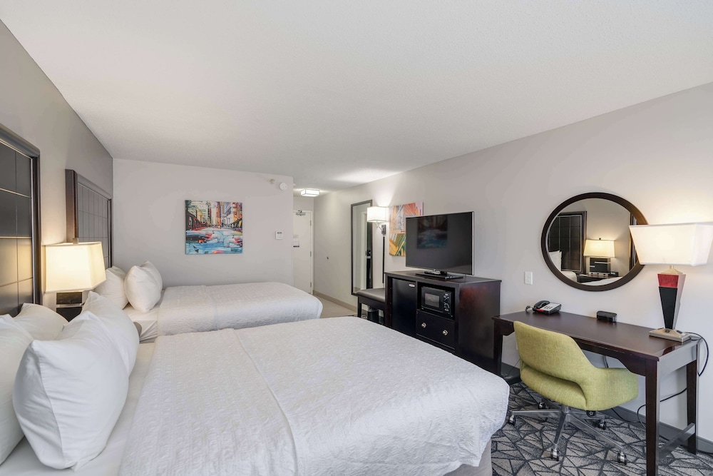 Hampton Inn Bloomington West - photo 16