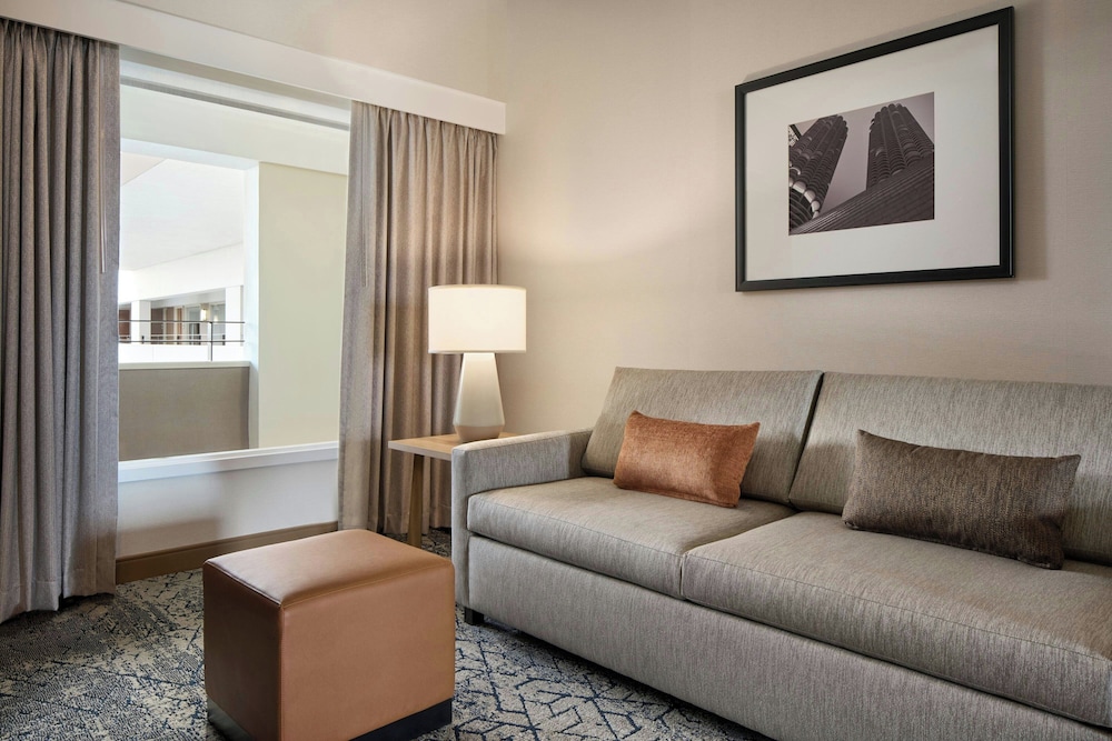 Sheraton Suites Chicago O'Hare - photo 25