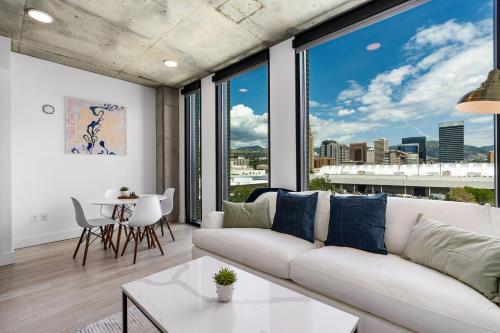 Gorgeous Downtown 1BD 1BA BEST views & Amenities — 4-Star Luxury Hotel in Salt Lake City, United States