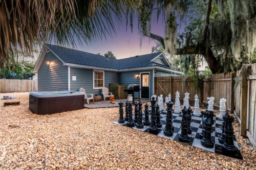 Dog Friendly Hot Tub Large Backyard in Savannah, United States