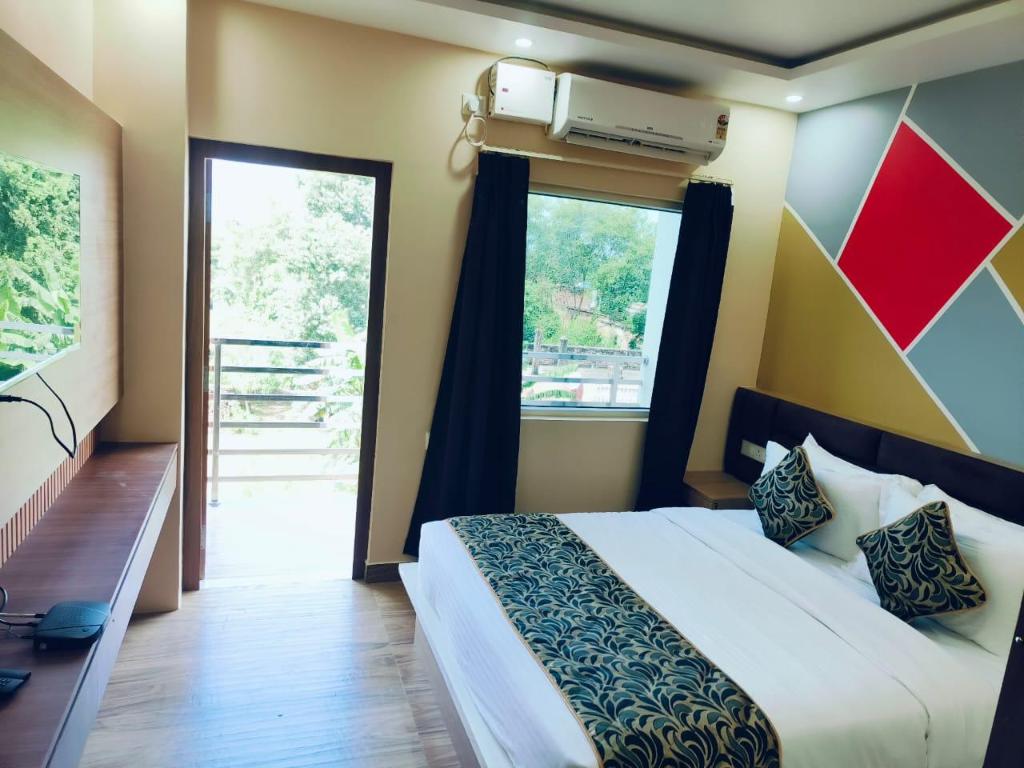 Sarojini Garden Hotel Restaurant — Begusarai
