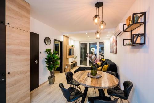 BlackWood '66 Apartman — 4-Star Luxury Hotel in Siofok, Hungary