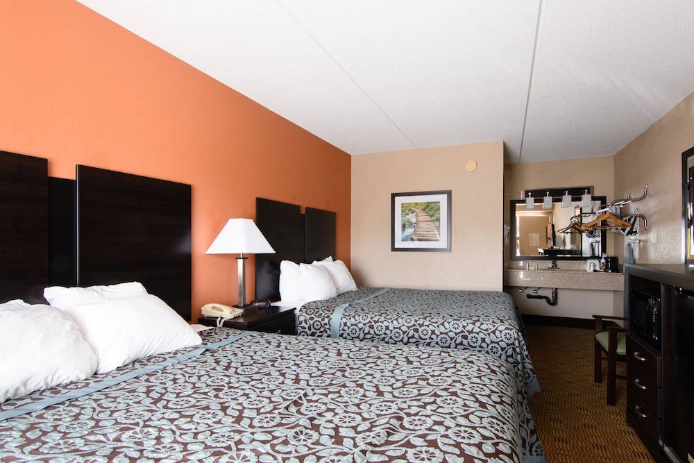 Days Inn By Wyndham Pittsburgh Harmarville - photo 11