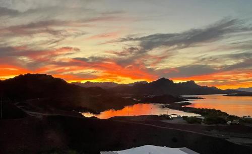 Max View Million Dollar Lake Views in Parker, United States