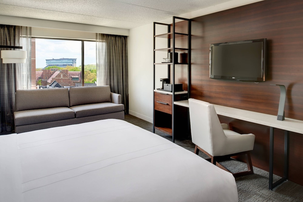 Marriott East Lansing at University Place - photo 7