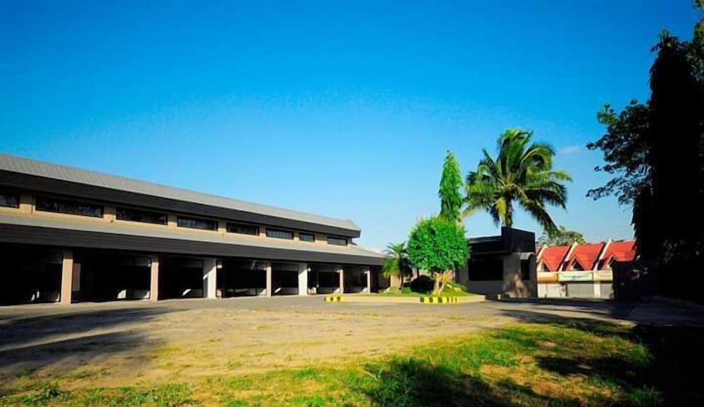 Kingsville Hotel in Cauayan, Philippines