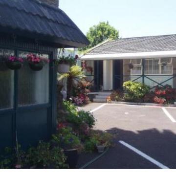 Hansens Cottage Motel