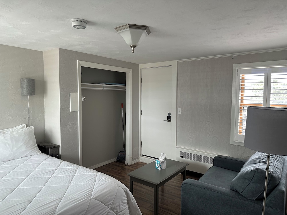 Vineyard Harbor Motel Private Beach - photo 195