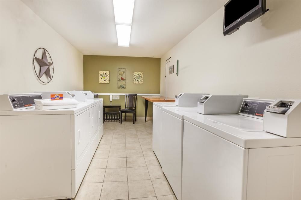 Hawthorn Suites by Wyndham Tyler - photo 10