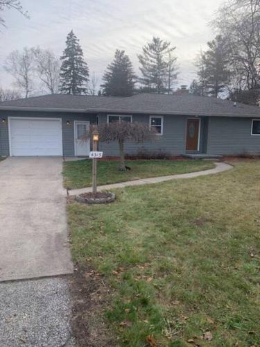 Cute house in quiet neighborhood — 4-Star Luxury Hotel in Saginaw, United States