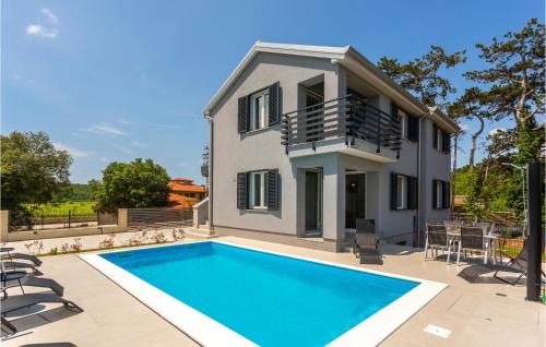 Beautiful Apartment In Vrbnik With Wifi — 4-Star Luxury Hotel in Vrbnik, Croatia