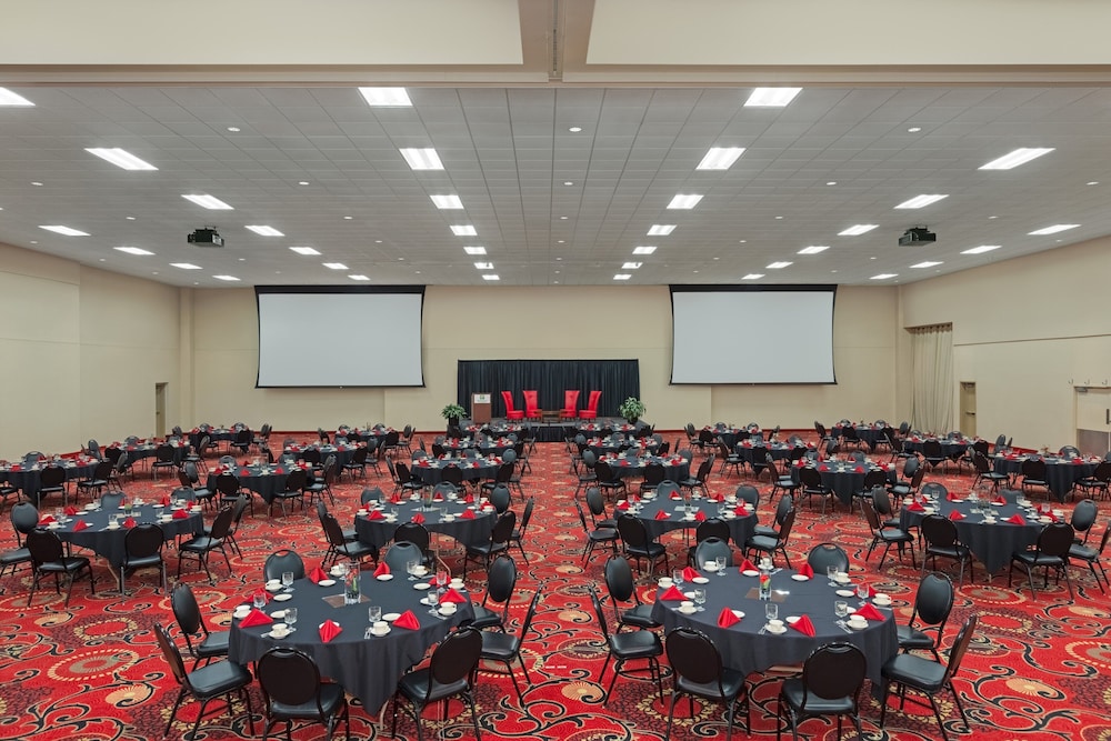 Holiday Inn Des Moines Airport Conf Center by IHG - photo 60