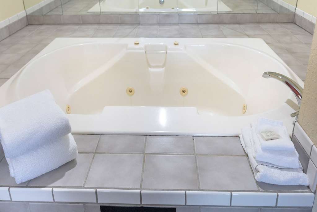 Super 8 by Wyndham Big Rapids - photo 32