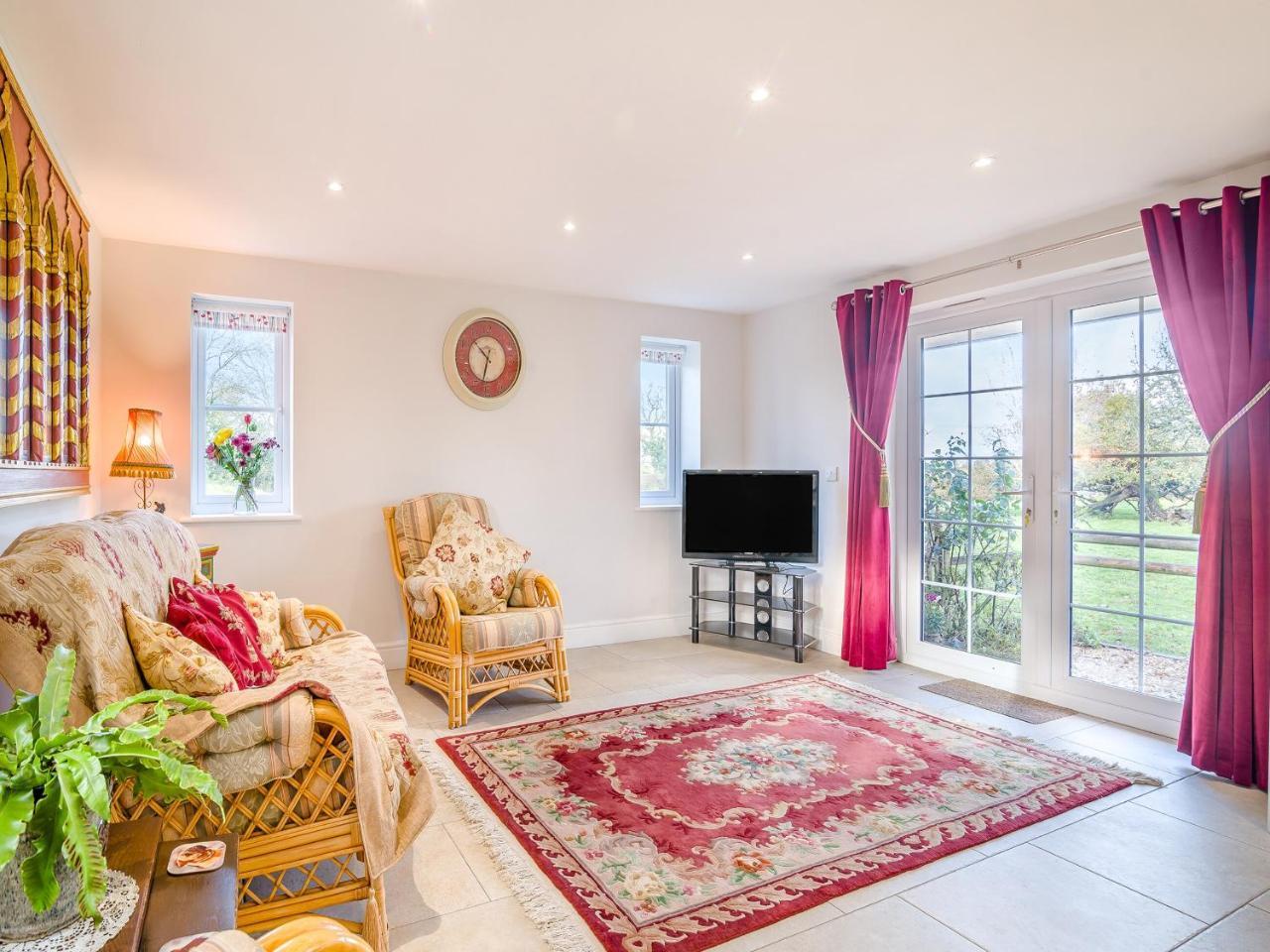 Paddock Barn in Dursley, United Kingdom