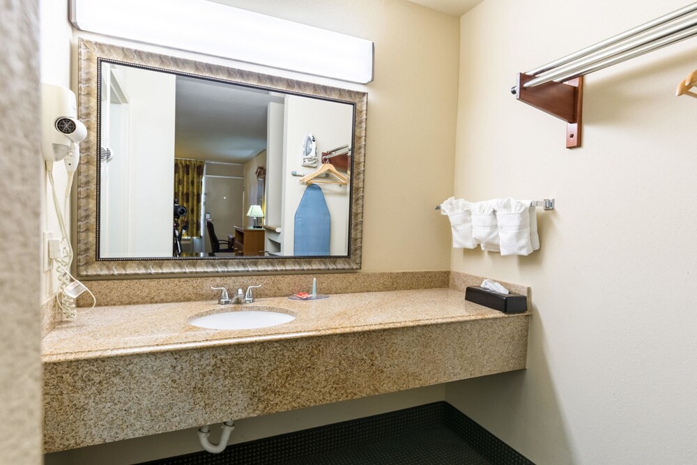 Eco Inn Suites by Hotel O Baytown - photo 13