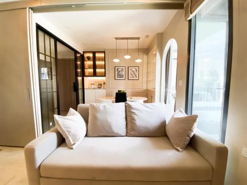 Luxury Skyview 1BR Ultra Fast WiFi Chit Lom