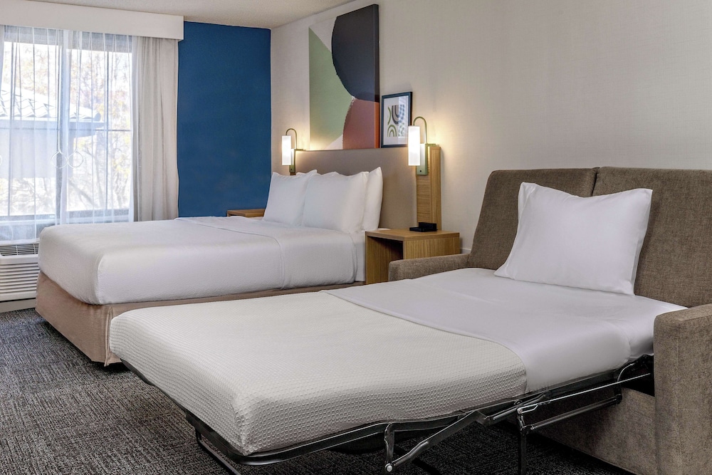 Spark by Hilton Denver International Airport - photo 17