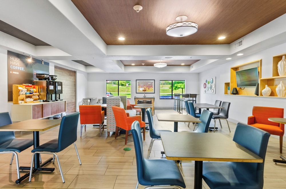 Holiday Inn Express Hotel & Suites Mount Airy by IHG - photo 32