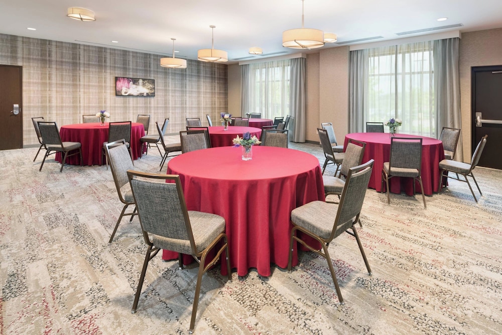 Courtyard by Marriott Pittsburgh Washington Meadow Lands - photo 39