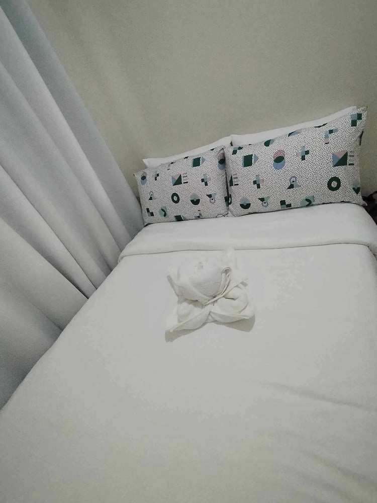 Comfy 42 shore 3 Residence Near Airport IKEA MOA Pasay City Manila — 4-Star Luxury Hotel in Manila, Philippines