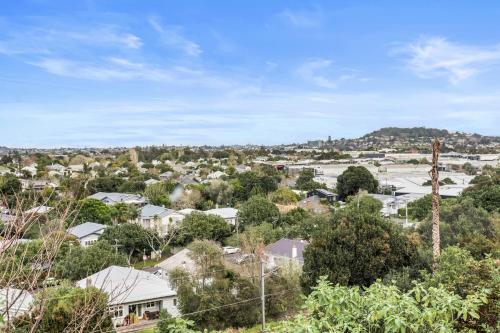 Spacious Kingsland 4BR Home — 4-Star Luxury Hotel in Auckland, New Zealand