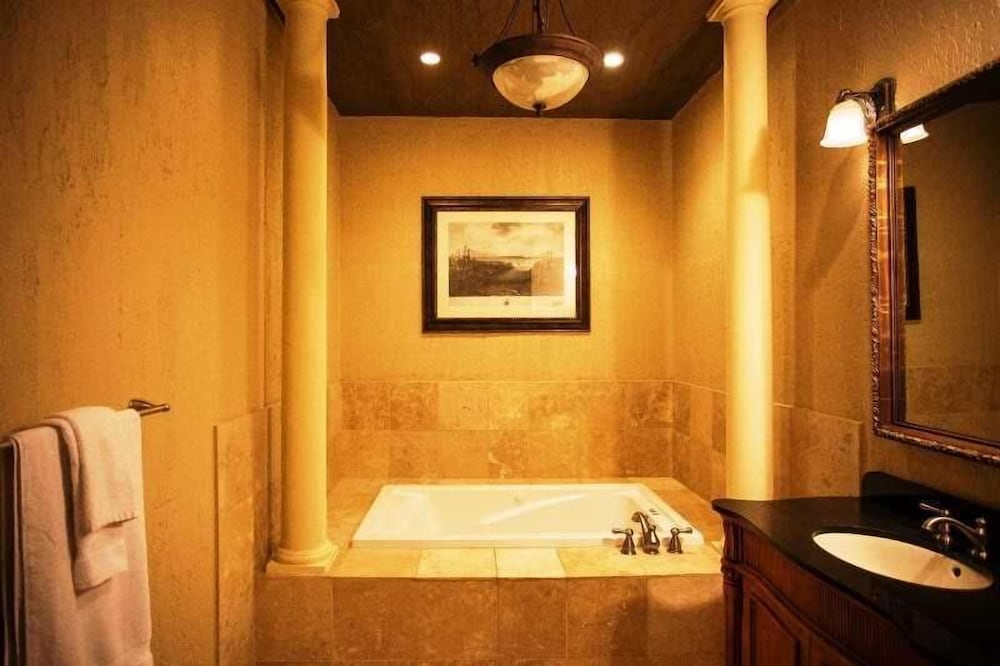 Niagara Crossing Hotel & Spa - photo 18