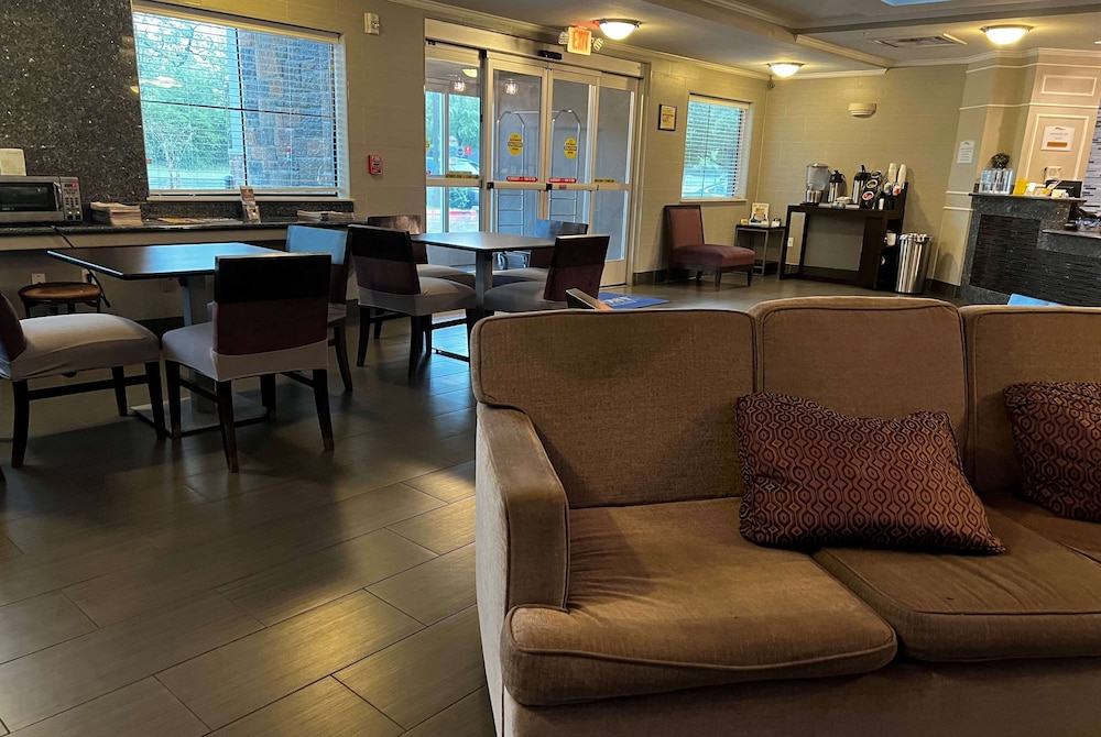Baymont by Wyndham College Station - photo 3