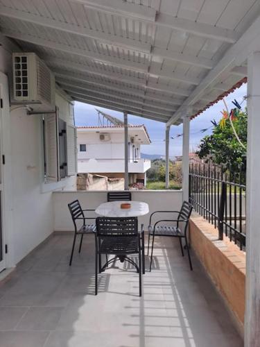 Flisvos Home Studio — 4-Star Luxury Hotel in Megalochori, Greece